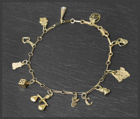 Bettelarmband aus 585 Gelbgold, mit 12 Anhängern