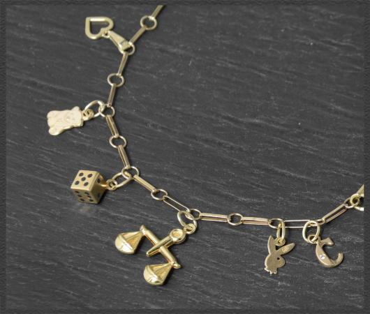 Bettelarmband aus 585 Gelbgold, mit 12 Anhängern