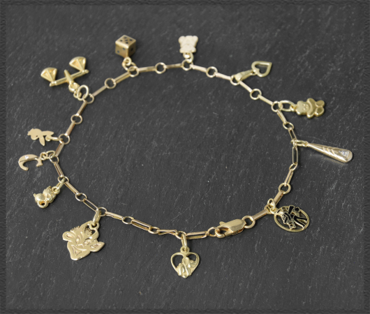 Bettelarmband aus 585 Gelbgold, mit 12 Anhängern